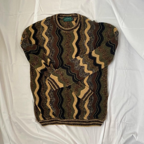 SOLD VINTAGE tundra canada pullover - Picture 4 of 5